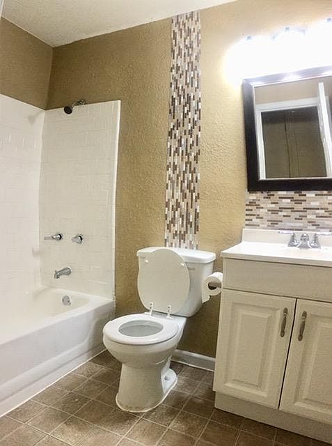Full guest bathroom