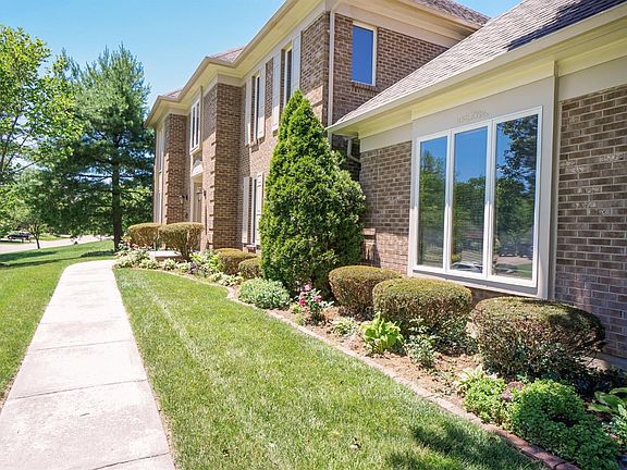3rd image of 10015 Pond Woods Ln