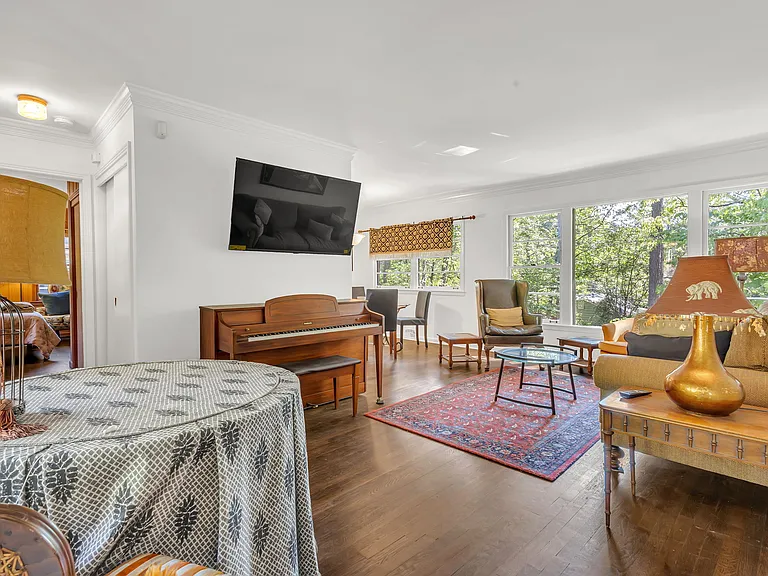 Bryant Dr — Photo 14