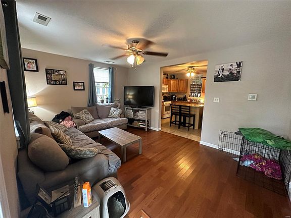 4th image of 215 W Hanover St