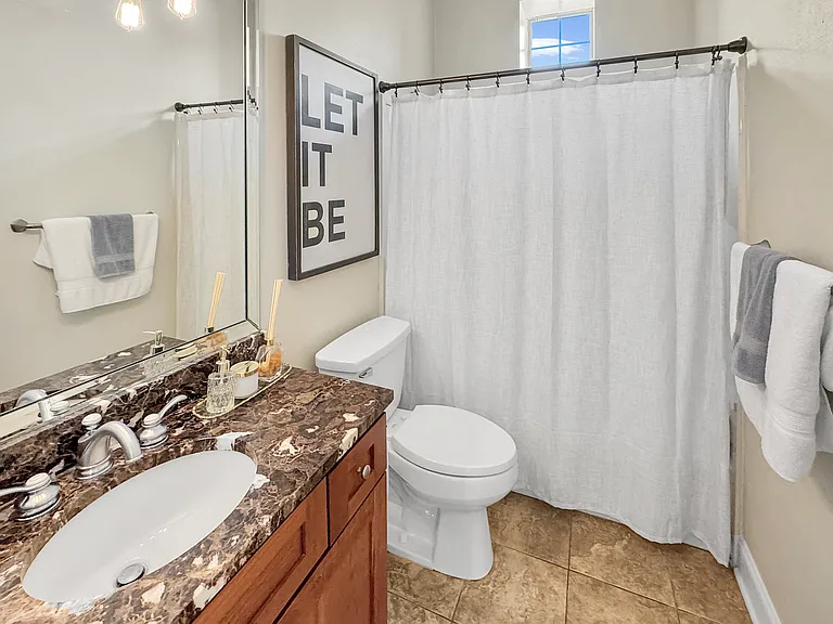 Full bathroom for the 2nd bedroom