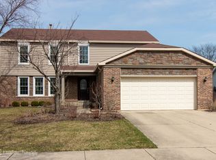 915 Highland Grove Dr, Buffalo Grove, IL 60089