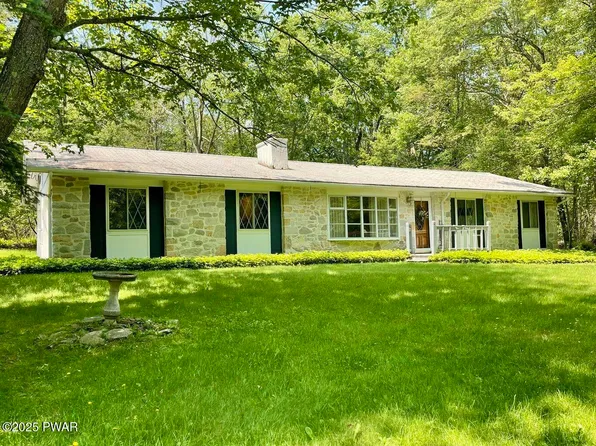 52 Westwood Blvd, Gouldsboro, PA 18424