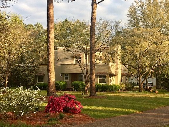 5th image of 2511 N Woodlawn Dr