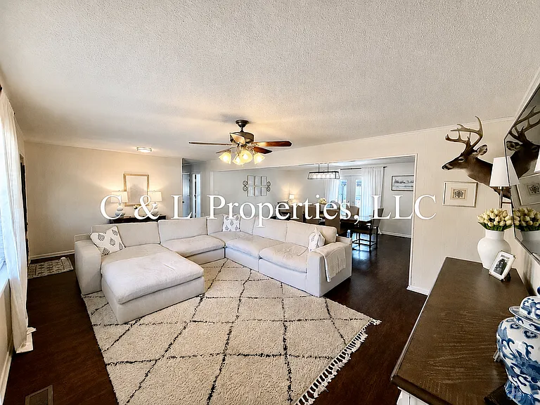 202 Helen St — Photo 8