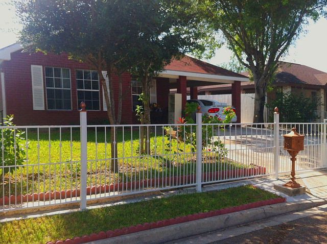 1st image of 4013 Zinnia Ave