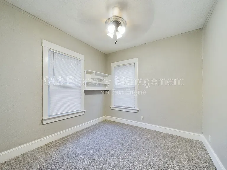 2323 Lister Ave — Photo 8