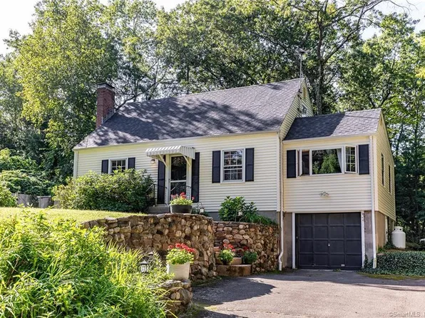 11 Woodland Drive, Granby, CT 06035