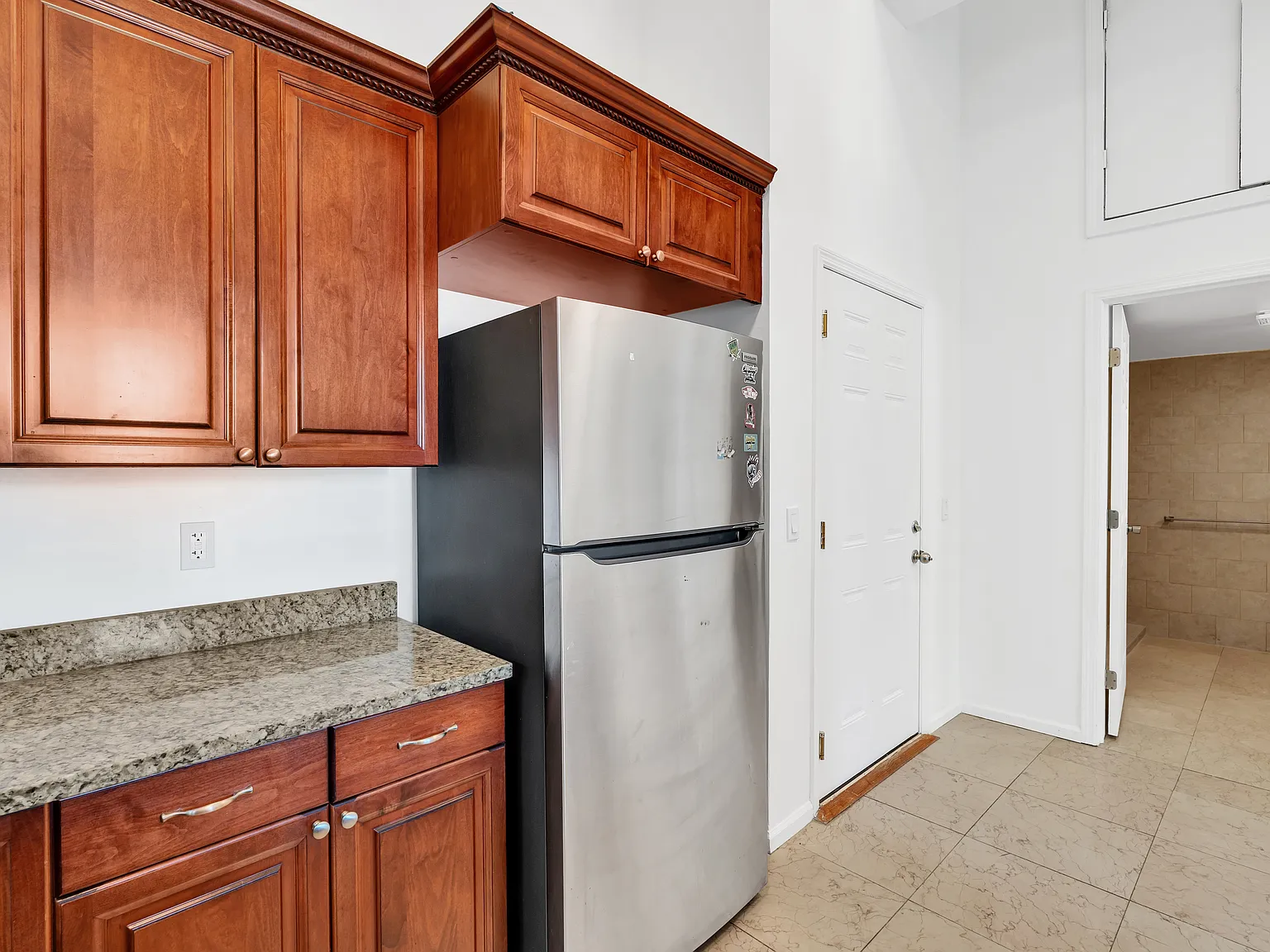 844 Grand Ave — Photo 4