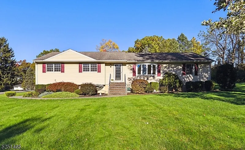18 Baird Pl photo 1