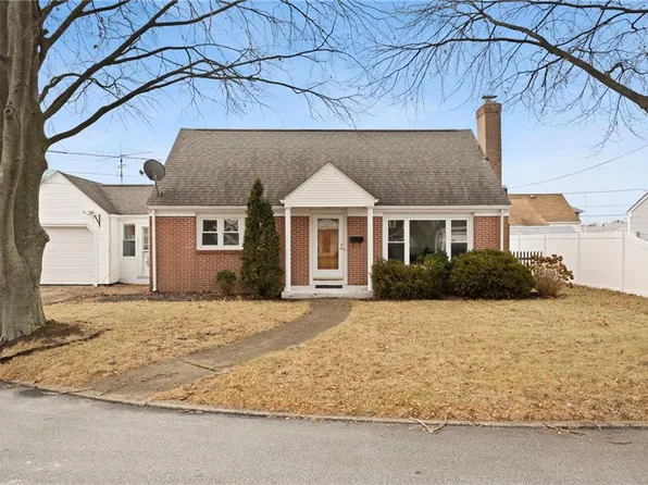 45 Windsor Ct, Pawtucket, RI 02861