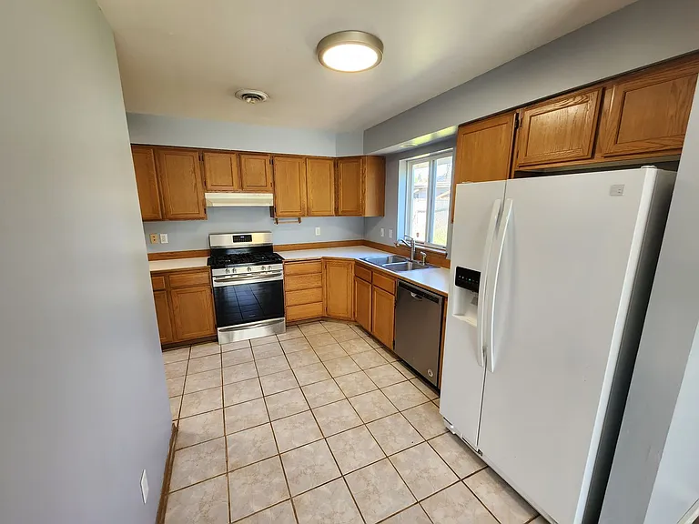14705 Meadow Rd — Photo 4