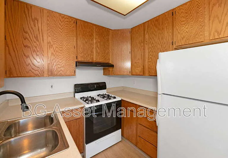 2340 22nd St — Photo 6