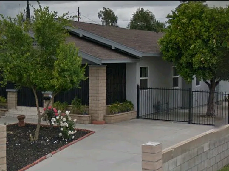 N Pershing Ave — Photo 1