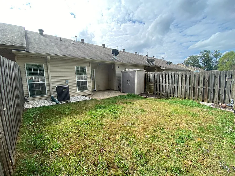2807 Southwood Ln — Photo 21