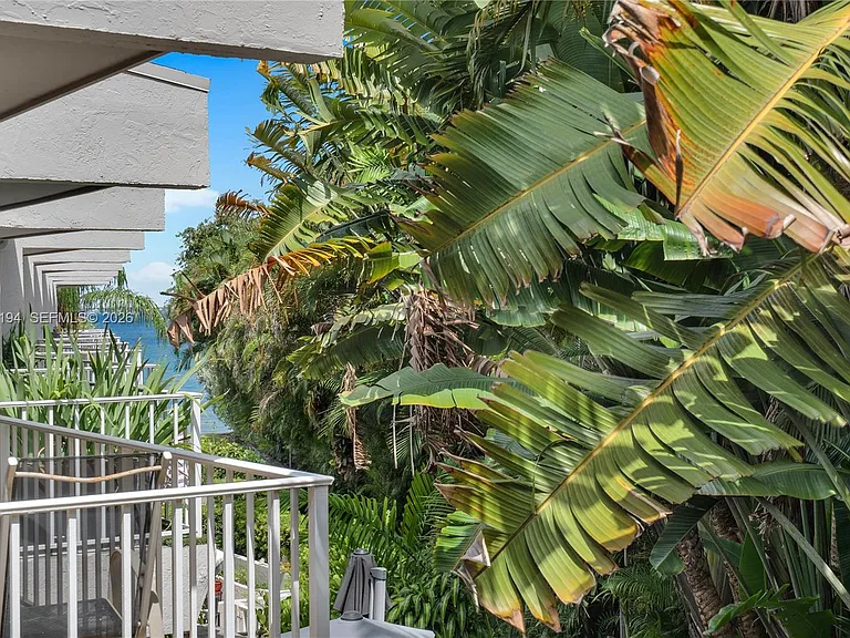 6011 N Bayshore Dr #10 — Photo 10