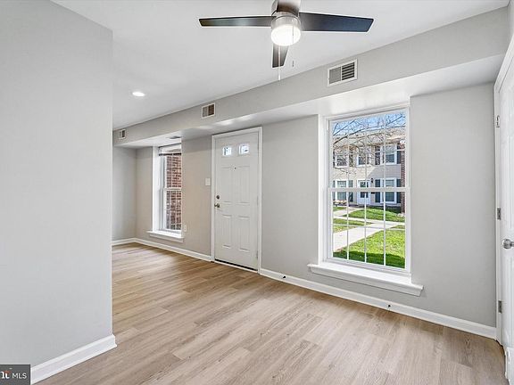 5th image of 1103 Middleton Pl