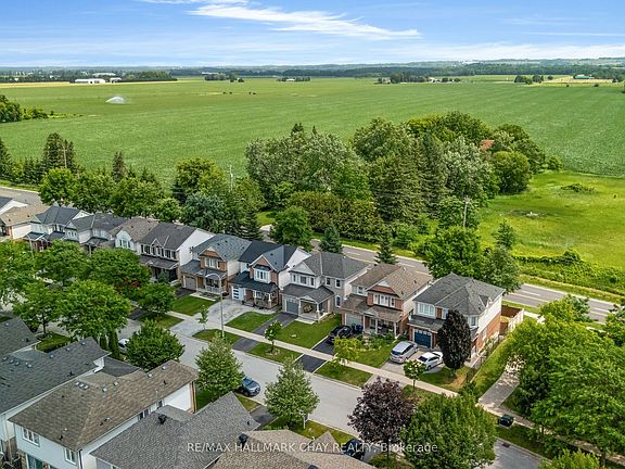 3rd image of 19 Callander Cres