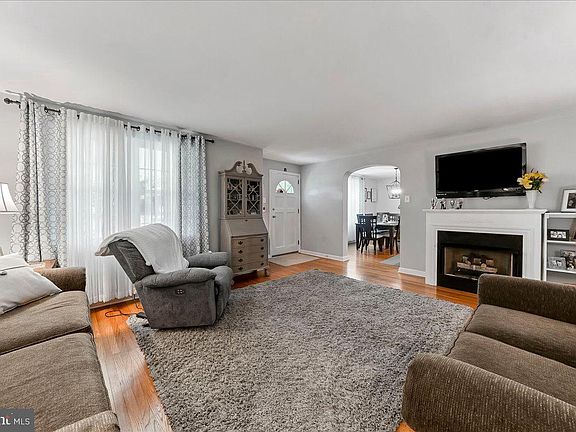 4th image of 345 Holt Ln