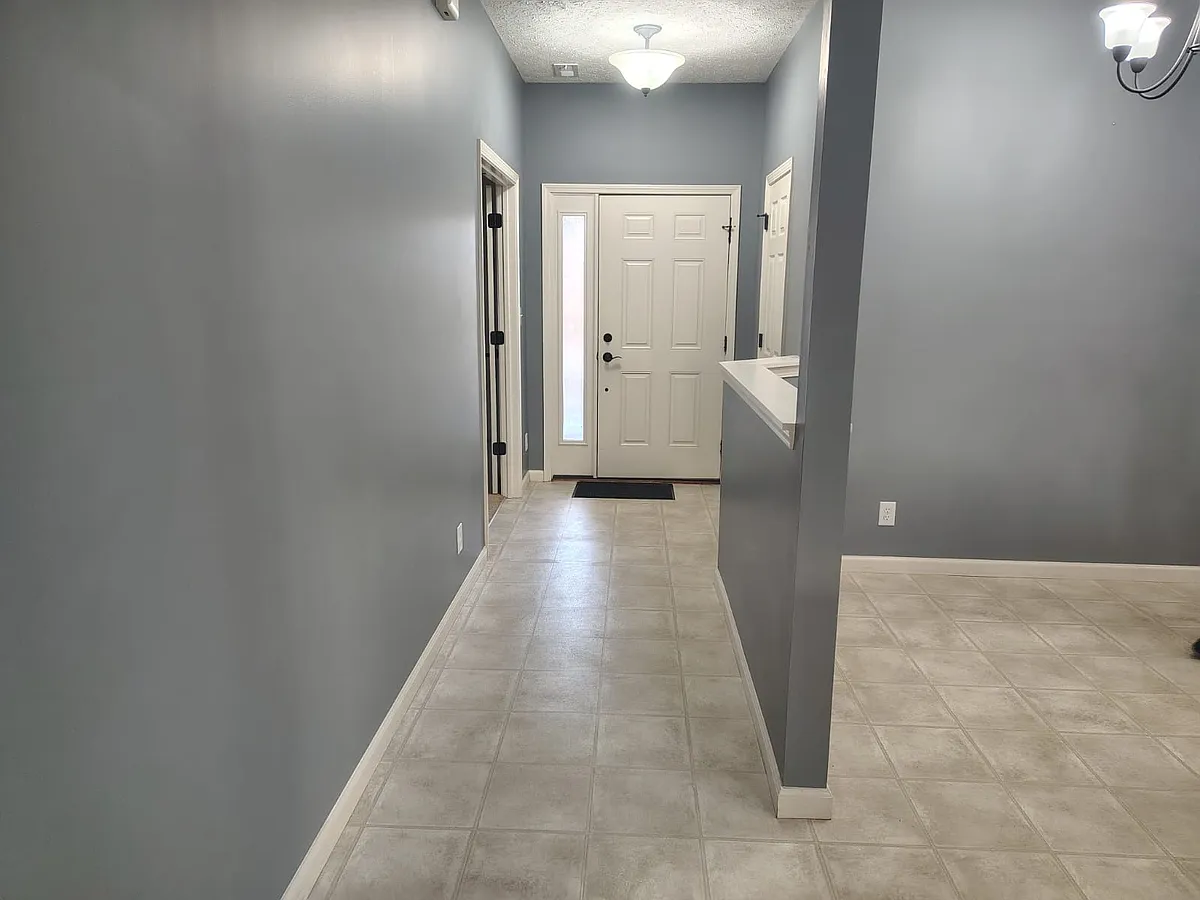 Foyer - 2906 Morallion Dr
