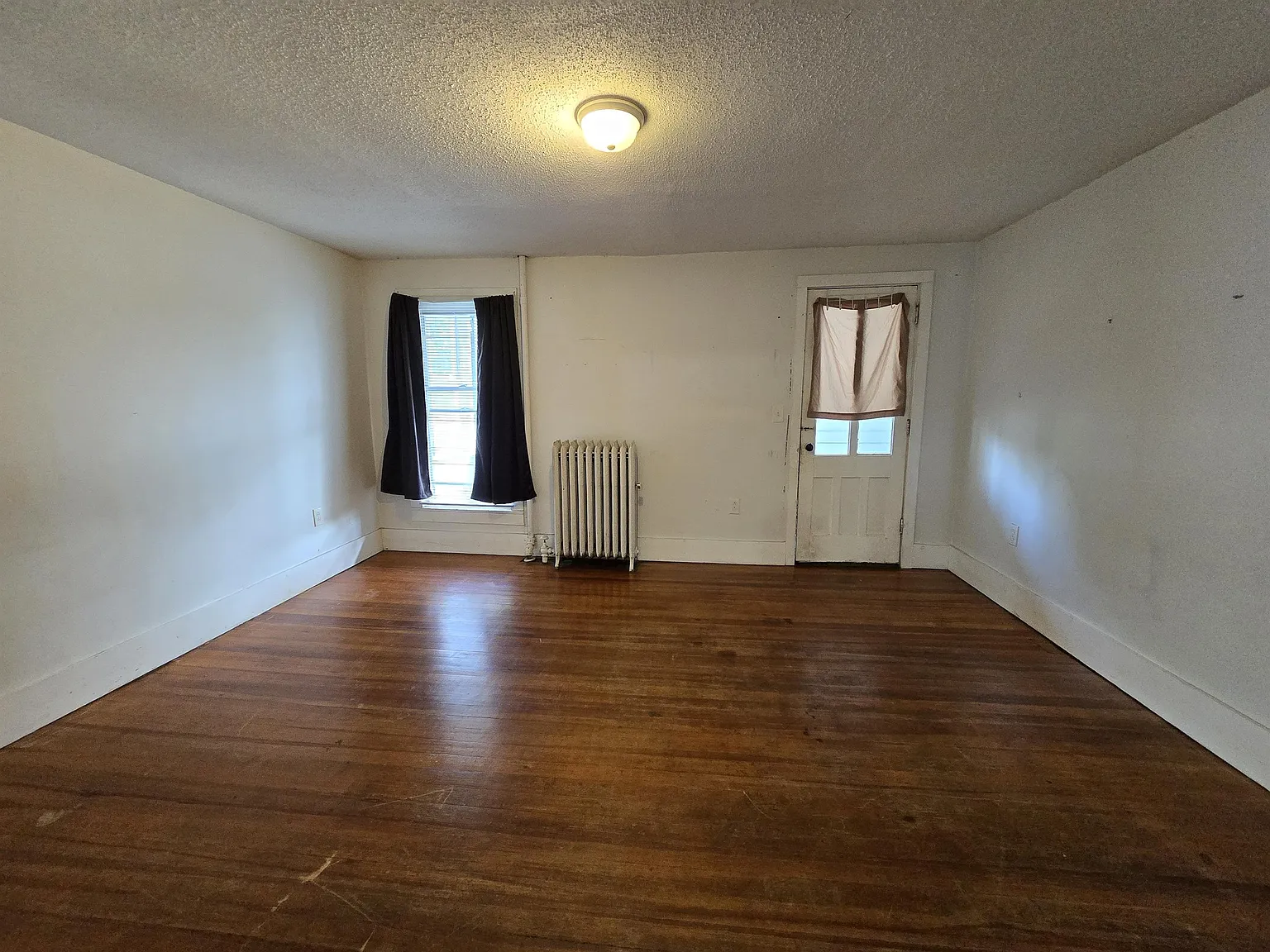 111 Osborne St — Photo 2