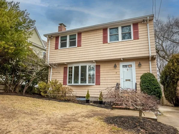 5 Snow Ln, Dedham, MA 02026