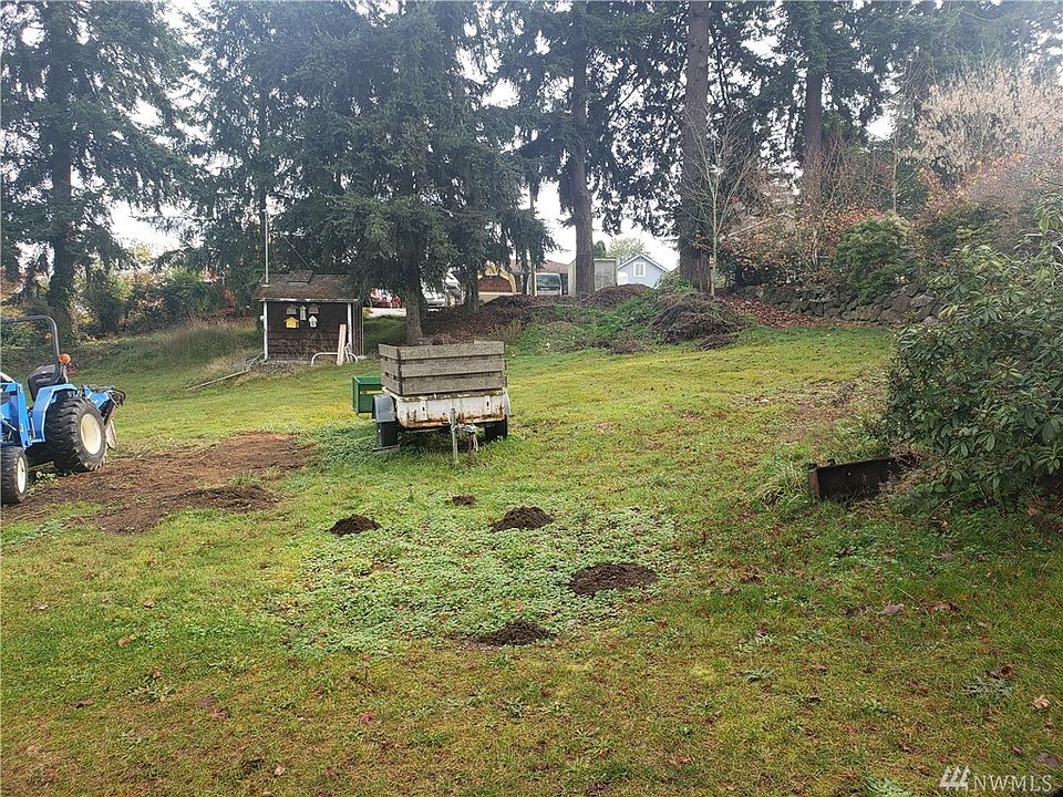 2nd image of 32 S Star Lake Rd