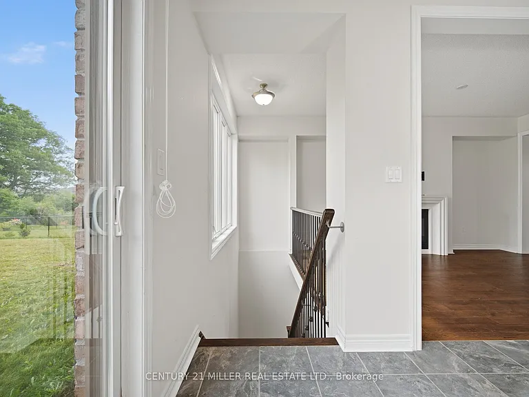 2455 Village Cmn — Photo 37