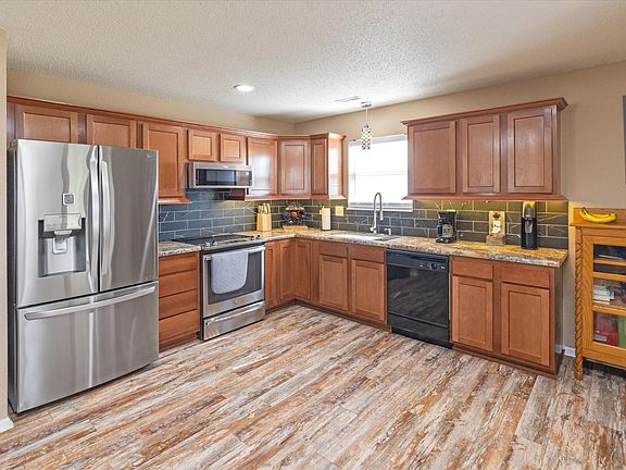 3rd image of 7122 Oldham Dr