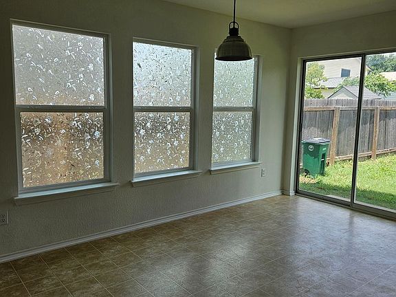 3rd image of 13400 Coomes Dr