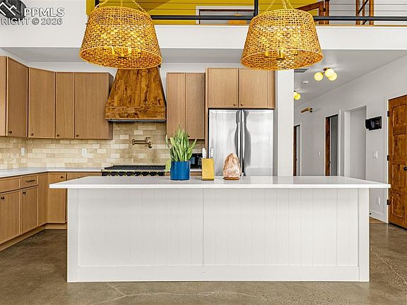 3rd image of 16876 Thompson Rd