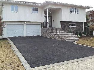 2030 Whalen Ave, Merrick, NY 11566
