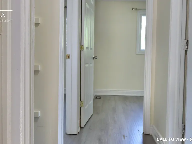 508 Pinetree Cres — Photo 9