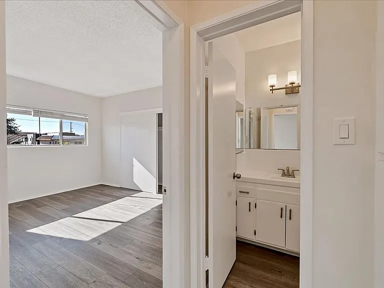 1831 Federal Ave #17 — Photo 5