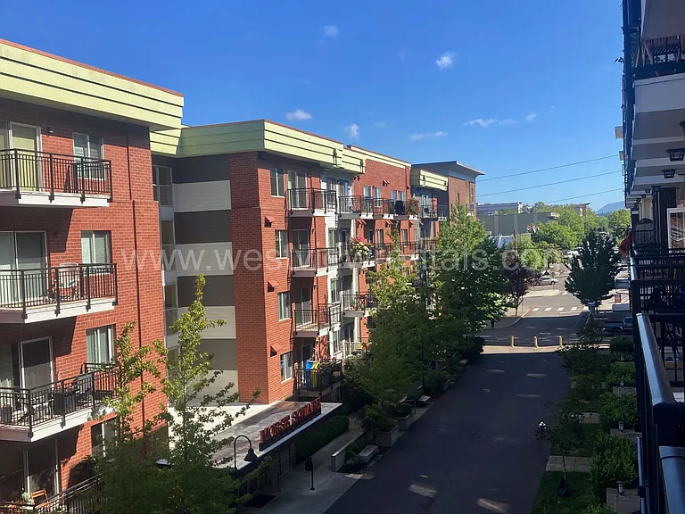 1010 Railroad Ave — Photo 296