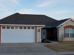 1404 SE Walnut Creek Rd, Lawton, OK 73501