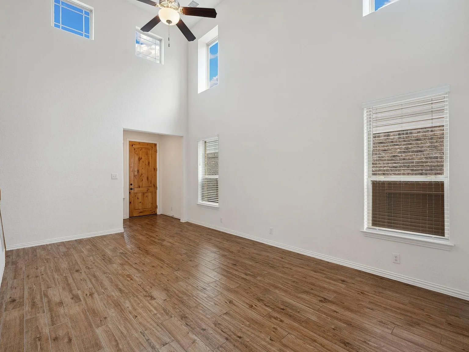 3 bed, 2.5 bath, 1874 sqft, $2,600 — Photo 4