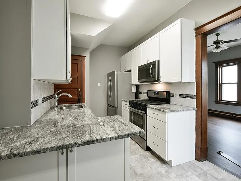 3124 Cass St — Photo 4