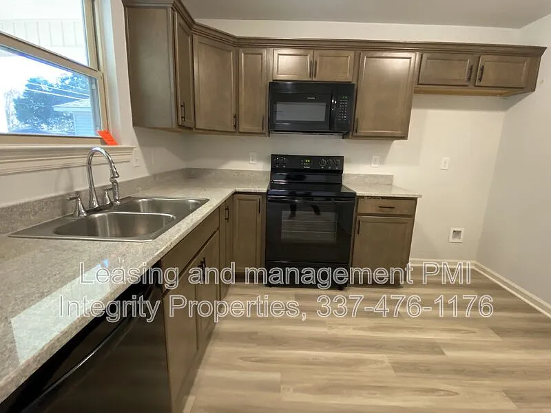 3 bed, 2.0 bath, 1087 sqft, $1,595 — Photo 4