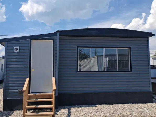 2106 50th St SE #30, Calgary, AB T2B 1M7