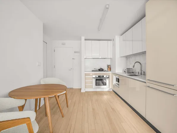 322 West 57th Street 47R image 2 of 6