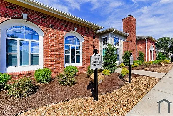 3 bed, 1100 sqft, $1,251 — Photo 2