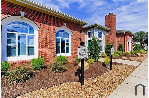 Building Photo - 3150 W Cardinal Dr