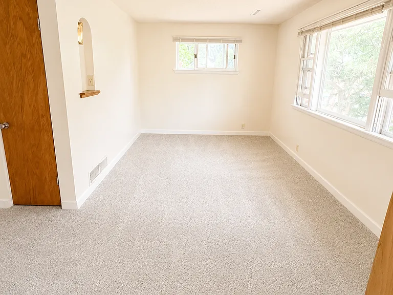 716 E Lewis St #B — Photo 4