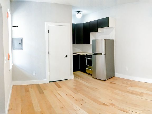 3rd image of 2121 E Dauphin St APT 4