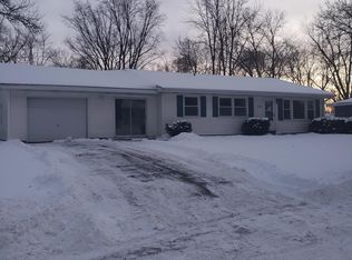 384 Lahonda Dr, Valparaiso, IN 46385