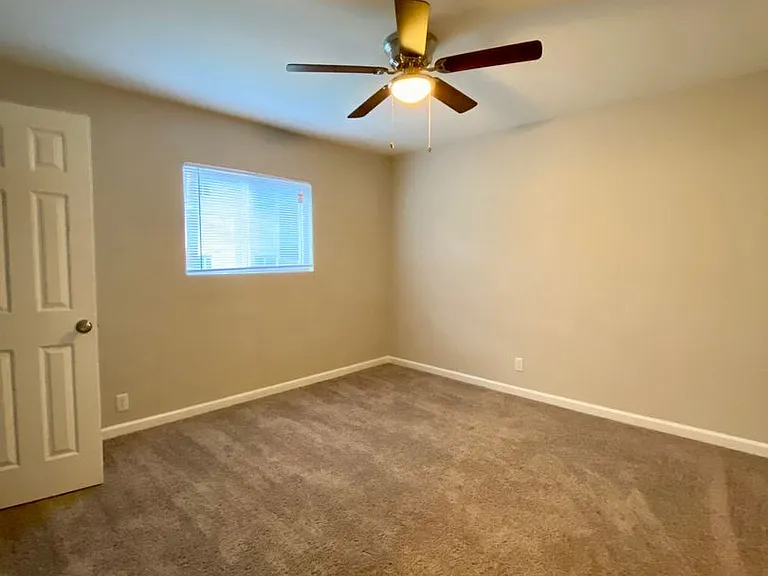 Oak Pointe Apartments — Photo 12