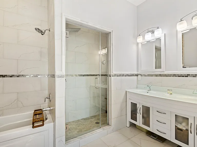 305 New York Ave #2 — Photo 12