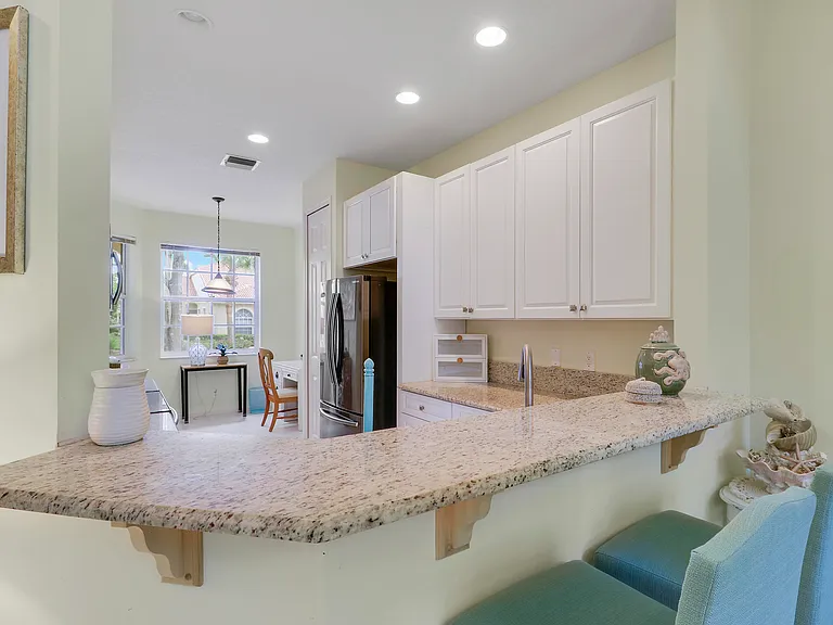 9222 Wentworth Ln — Photo 11