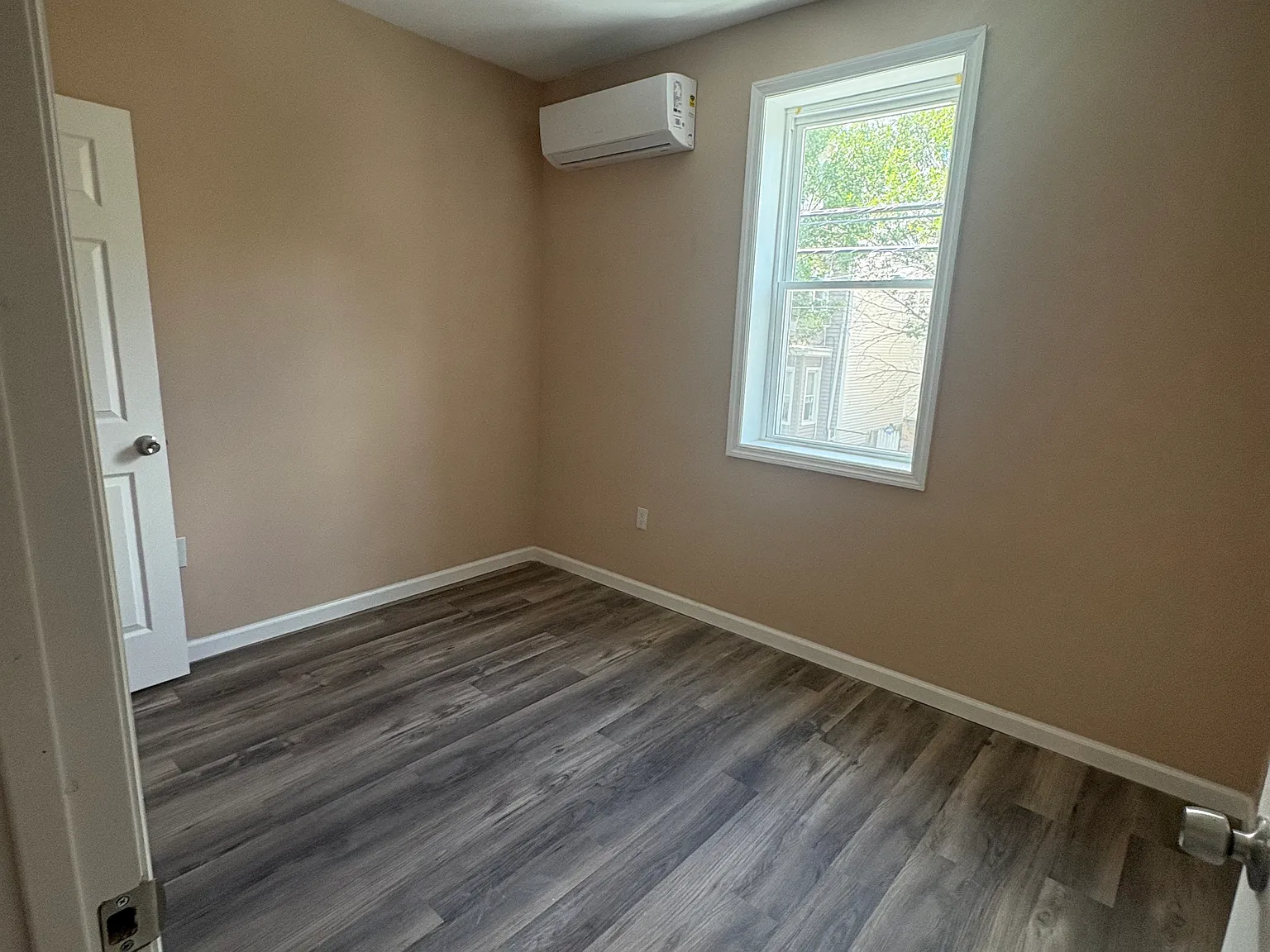 3 bed, 800 sqft, $1,950 — Photo 4